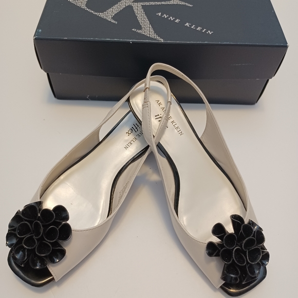 Anne Klein Open Toe Ivory/ Black Shoes Sz 7 - Picture 5 of 8
